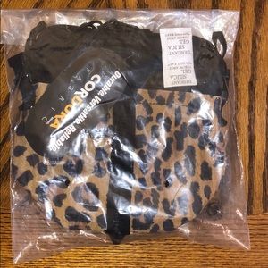 supreme neck pouch leopard